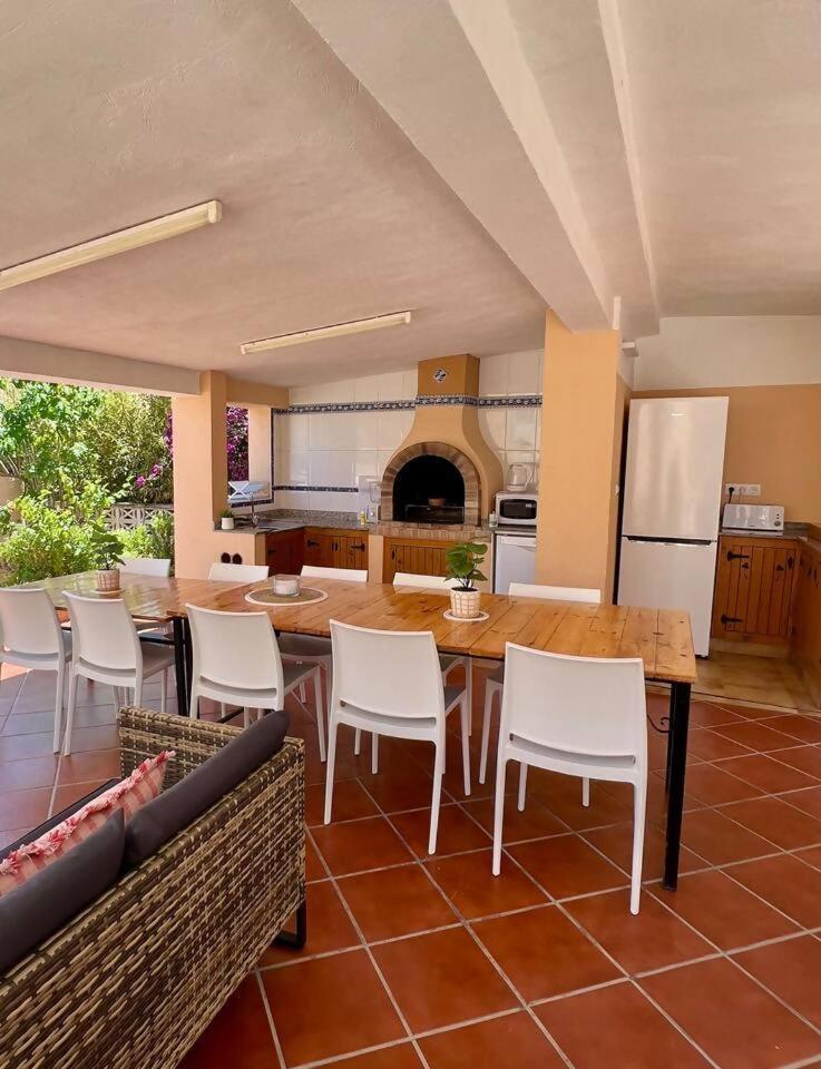 Relaxdiversion En Villa Piscina Bbq Y Cocina Ext กัลเป ภายนอก รูปภาพ